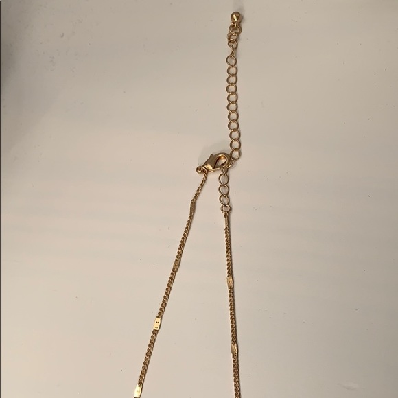 Gold Tone Arrow-Leaf Resin Pendant Chain Necklace - Picture 7 of 9